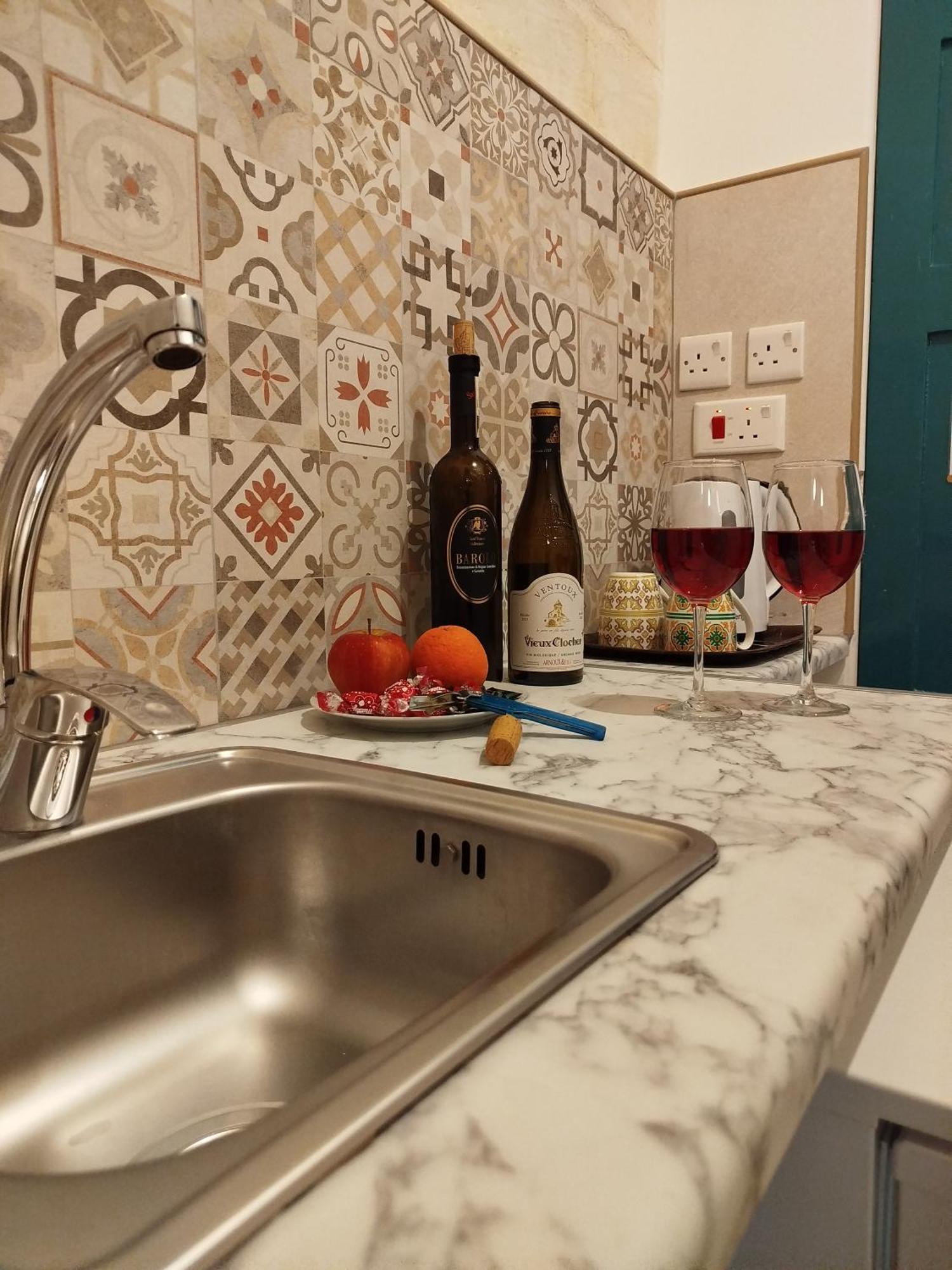 Limestone Sun Suites Слима Экстерьер фото